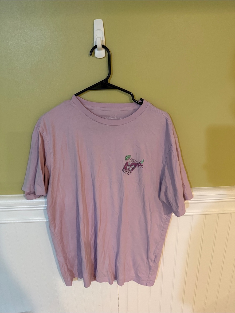 Men's Size M Vineyard Vines Lavender Graphic Backprint Tee